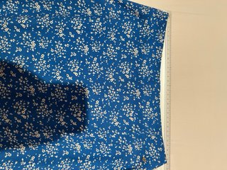 Falda larga azul con estampado floral