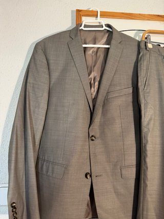 Traje de hombre gris