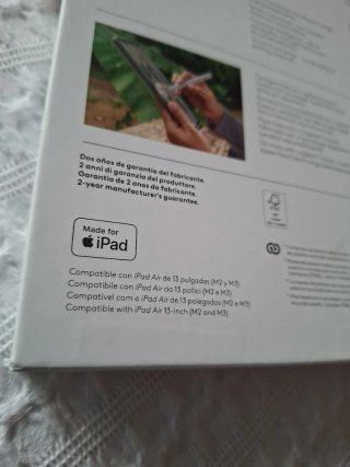 Tastiere Logitech Combo Touch per iPad Air 13"