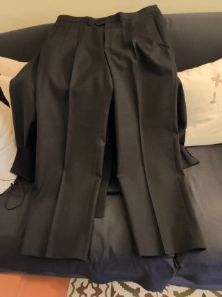 Traje de hombre gris marengo