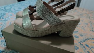 Sandalias cuña esparto beige y dorado