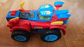 Coche de juguete estilo todoterreno