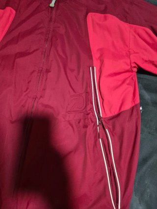 Chaqueta de invierno roja y morada