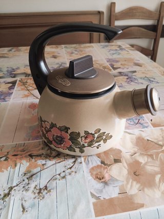 Teiera che fischia floreale