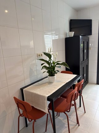 Vetrina credenza nera con porte in vetro