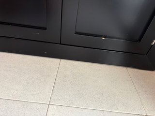 Vetrina credenza nera con porte in vetro