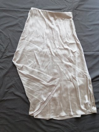 Gonna midi satinata beige