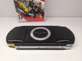 PSP 1004 Nero + Gioco F1 + Regalo 2g.b.