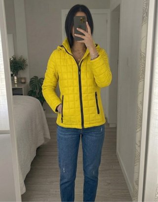 Chaqueta Superdry Amarilla Talla S con capucha