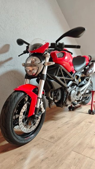 Ducati Monster 696 2010