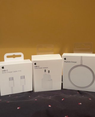 Set 3 Accesorios Apple (Cargador, Cable, MagSafe)