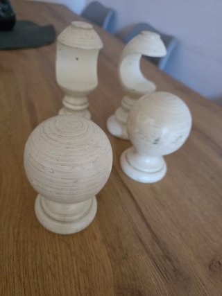 Supporto per tende con barra in legno