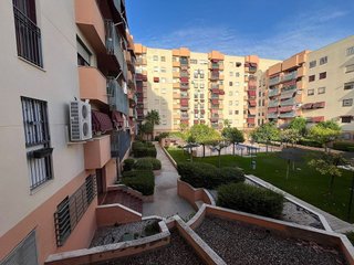 Local comercial en alquiler en Avenida de las Ciencias en Sevilla