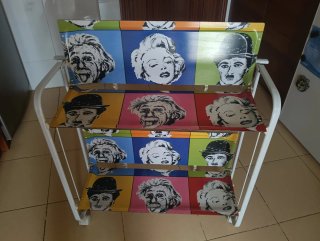 Mesa Auxiliar Estilo Pop Art