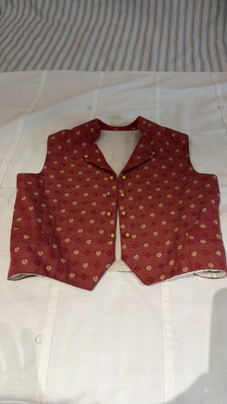 Chaleco fallero rojo y dorado