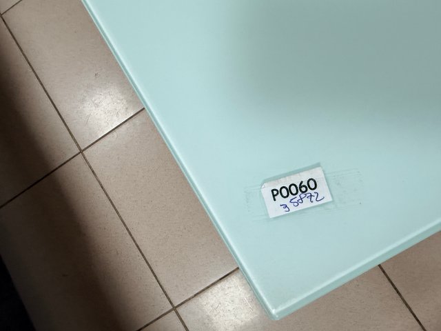 Mesa de centro con sobre de cristal