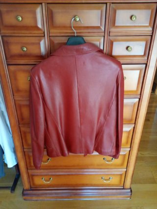 Chaqueta de cuero roja