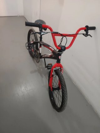 Bicicleta BMX Jetix Roja y Negra