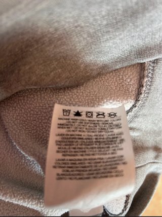 Sudadera Nike Gris con Logo Rojo
