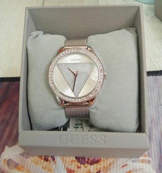 Reloj Guess Dorado