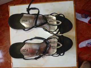 Sandalias de tacón negras Bakers