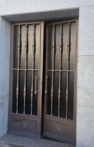 Puerta Exterior de Hierro Forjado