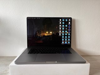 MacBook Pro 16” M1 Max Gris Espacial