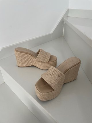 Cuñas tipo mule Beige