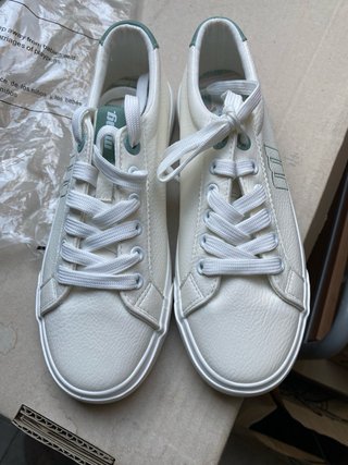 Zapatillas MNG Blancas y Verdes