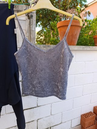 Camiseta de tirantes gris efecto terciopelo