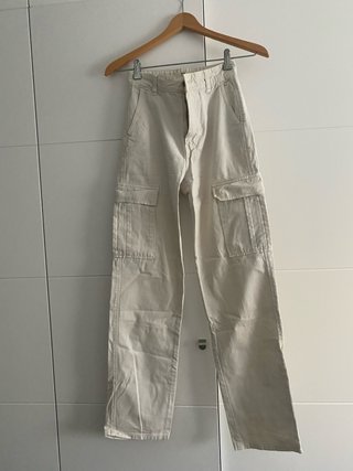 Pantalones cargo Stradivarius beige