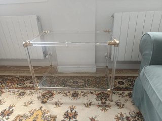 Mesa auxiliar cristal y metal dorado