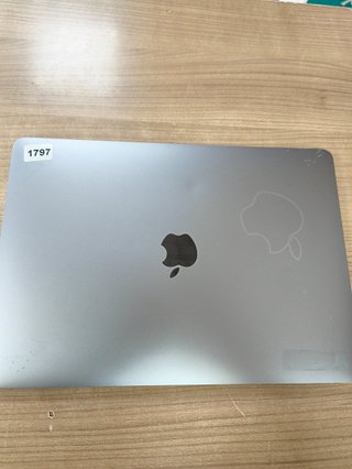 MacBook Air 8 GB RAM 13.3" 2020 M1 SSD 251 GB
