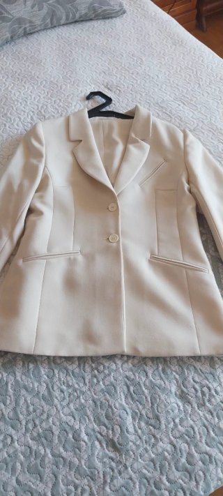 Traje de chaqueta pantalon beige talla 46