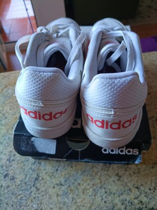 Zapatillas Adidas Blancas y Rojas