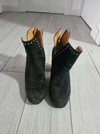 Botines Negros con Cremallera Trasera