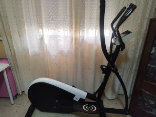 Bicicleta Elíptica Negra y Blanca
