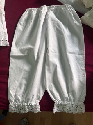 Pololos blancos para traje de baturro.
