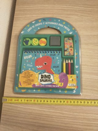 Libro de cuento y actividades para pintar Dinos