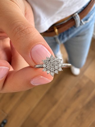 Anillo de oro blanco 18k con brillantes
