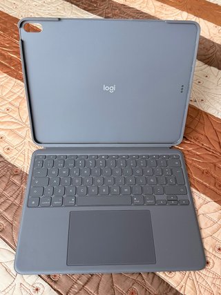 Logitech Combo Touch Funda Teclado iPad Air 13