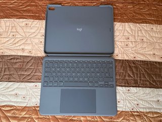Logitech Combo Touch Funda Teclado iPad Air 13