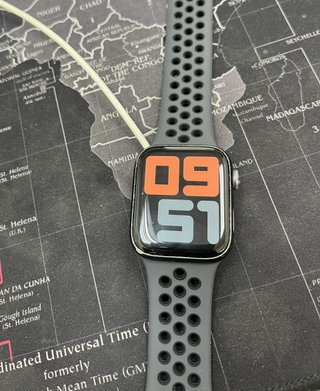 Apple Watch SE 44mm GPS + Cellular
