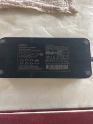 Cargador Rápido 42V 4A para Patinete Eléctrico