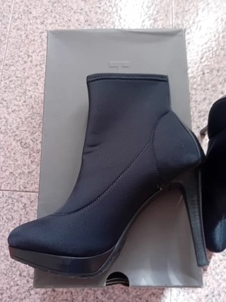 Botín tacón Neopreno Negro Hush Puppies