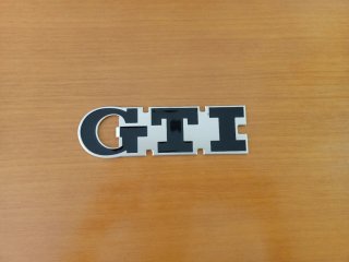 ABRIDOR DE BOTELLAS VOLKSWAGEN GTI NEGRO DE METAL