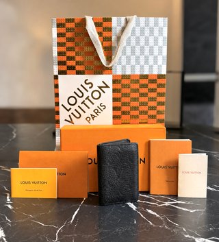 Portacarte Louis Vuitton in pelle nera
