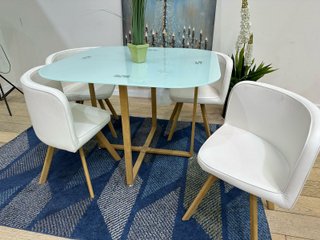 Conjunto de mesa y 4 sillas blancas