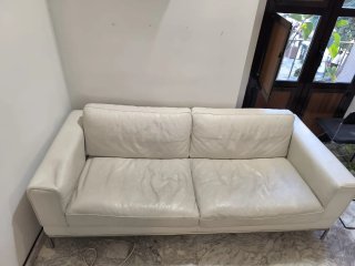 Divano in pelle bianca