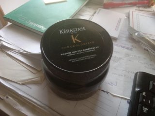 Mascarilla Kérastase Chronologiste 500ml golpeada